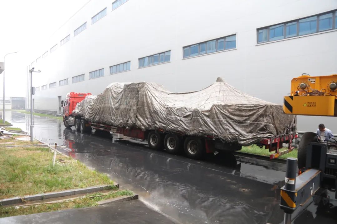 引進新設(shè)備，助力新“智”造